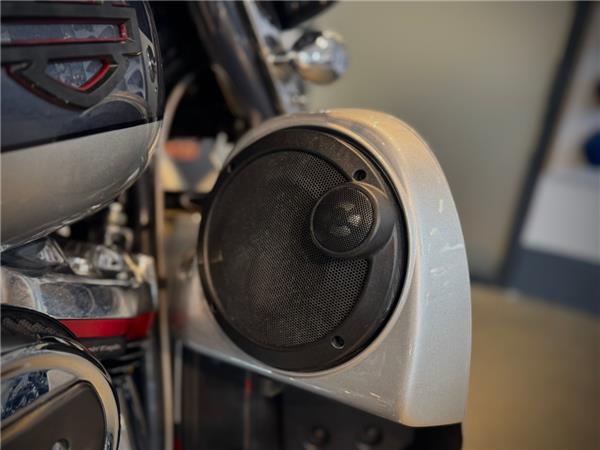 FLHXSE Street Glide CVO 117 