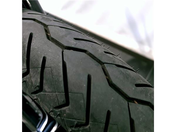 HARLEY-DAVIDSON XL 883 N