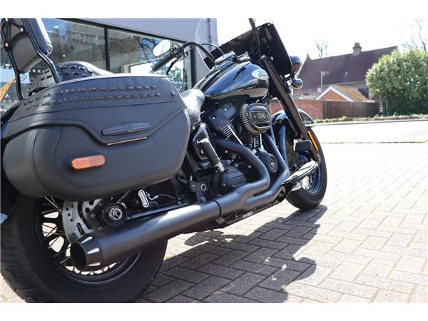 2023 HARLEY-DAVIDSON SOFTAIL FLHCS HERITAGE CLASSIC 114