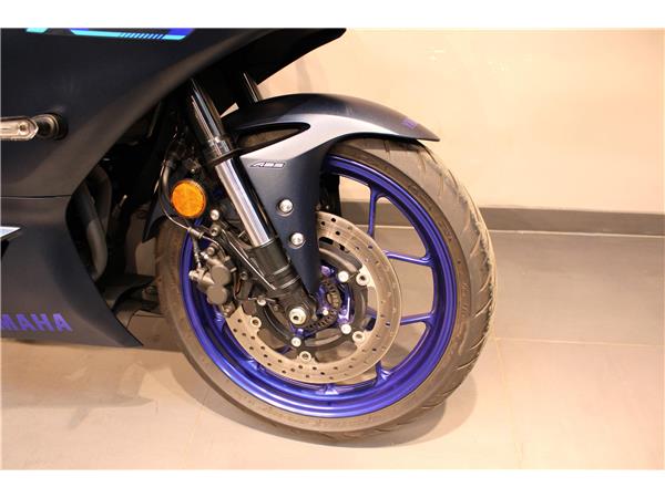 YAMAHA R3
