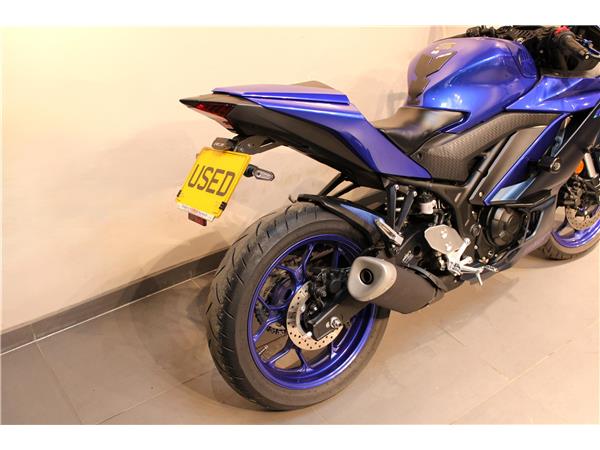 YAMAHA R3