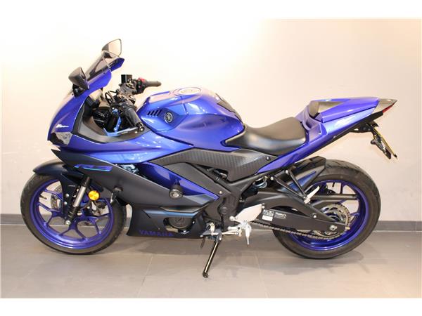 YAMAHA R3