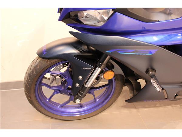 YAMAHA R3