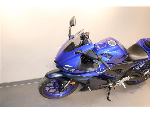 YAMAHA R3