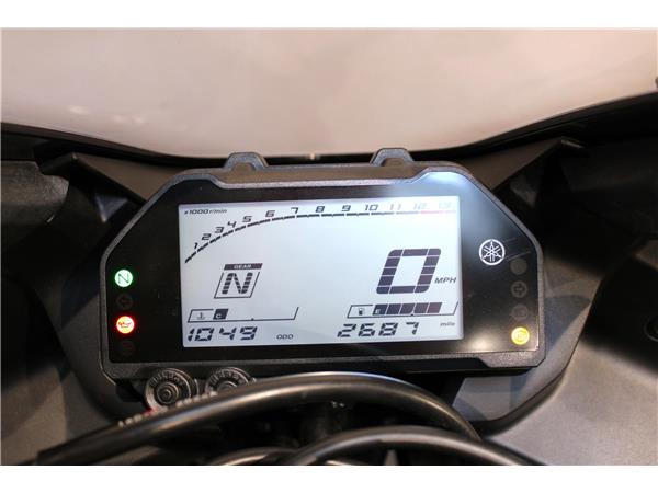 YAMAHA R3