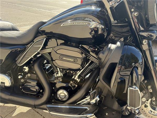 2016 Harley-Davidson CVO Street Glide FLHXSE