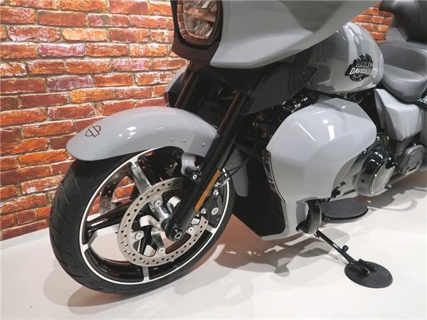 2025 Harley-Davidson FLHXU Street Glide Ultra 117