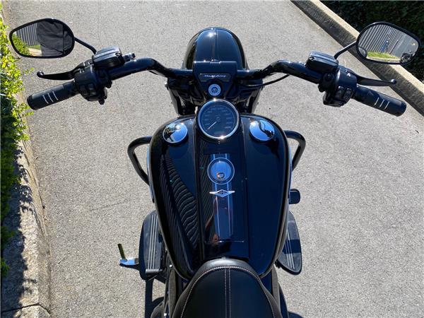 2019 HARLEY-DAVIDSON ROAD KING