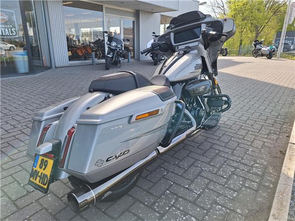 New Harley-Davidson FLHXSE CVO Street Glide