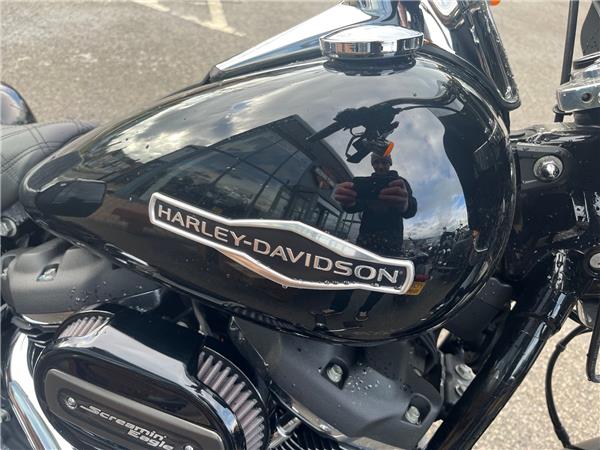 2018 HARLEY-DAVIDSON SOFTAIL FLSB SPORT GILDE