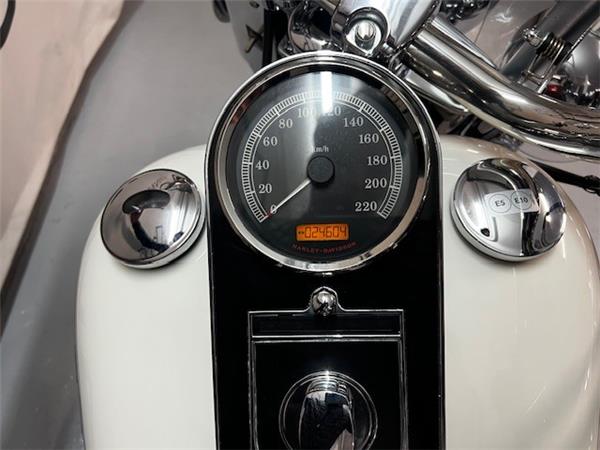 2012 HARLEY-DAVIDSON DELUXE