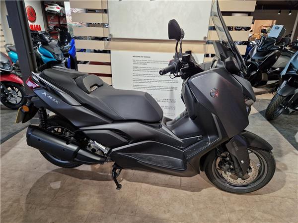 2025 YAMAHA XMAX 300