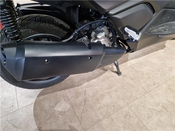 2025 YAMAHA XMAX 300