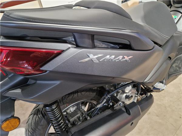 2025 YAMAHA XMAX 300