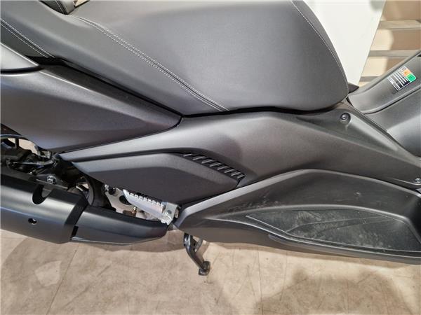 2025 YAMAHA XMAX 300