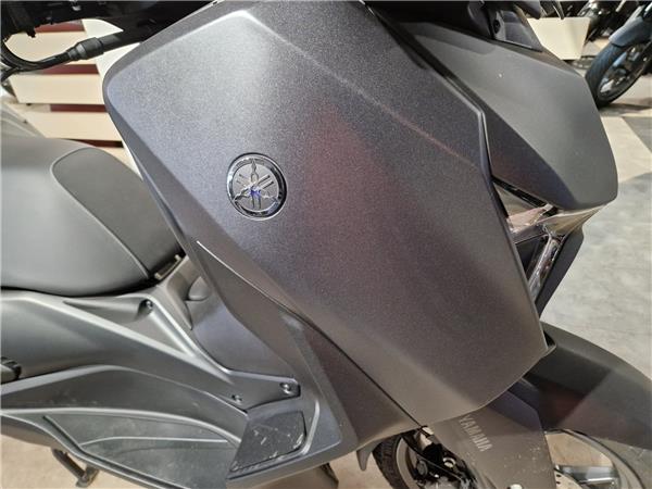 2025 YAMAHA XMAX 300