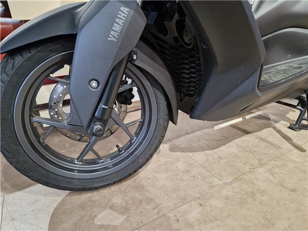 2025 YAMAHA XMAX 300