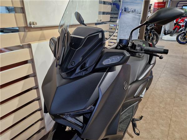 2025 YAMAHA XMAX 300