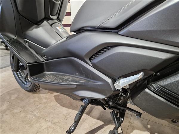 2025 YAMAHA XMAX 300