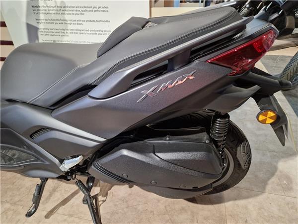 2025 YAMAHA XMAX 300