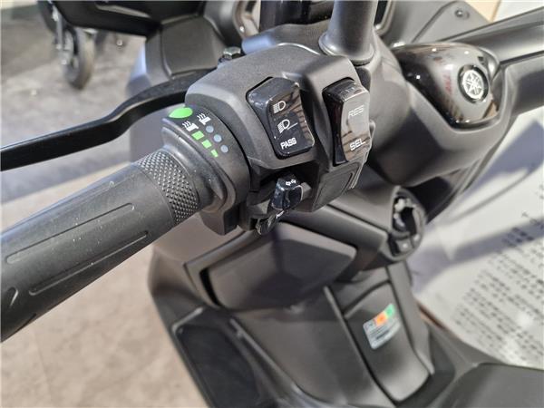 2025 YAMAHA XMAX 300