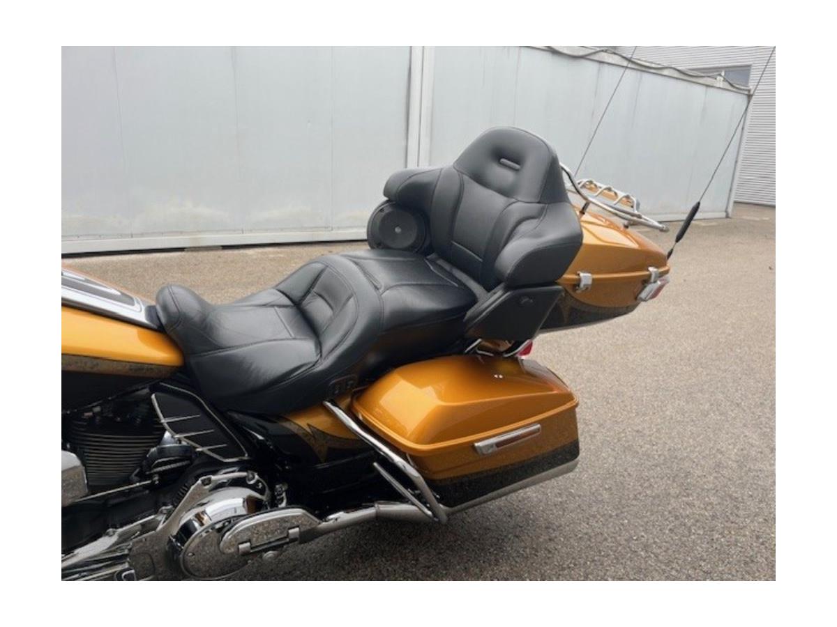 2015 Harley-Davidson CVO Ultra Limited FLHTKSE