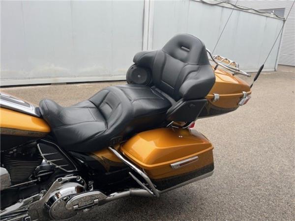 2015 Harley-Davidson CVO Ultra Limited FLHTKSE