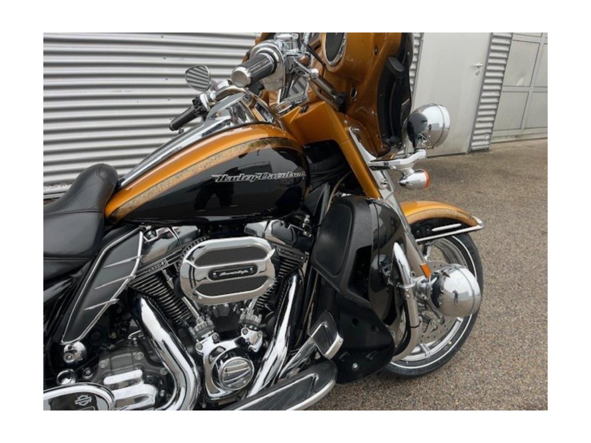 2015 Harley-Davidson CVO Ultra Limited FLHTKSE