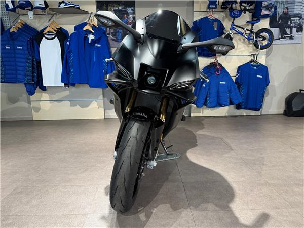 2025 YAMAHA YZF-R9