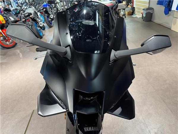 2025 YAMAHA YZF-R9