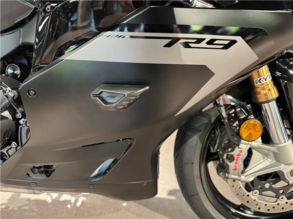 2025 YAMAHA YZF-R9