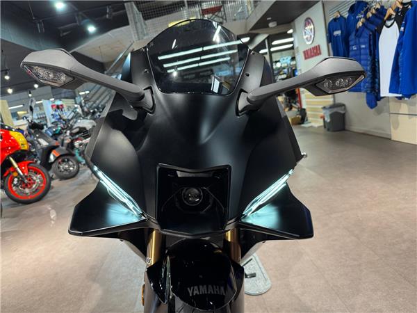 2025 YAMAHA YZF-R9