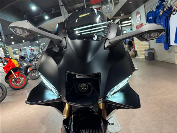2025 YAMAHA YZF-R9