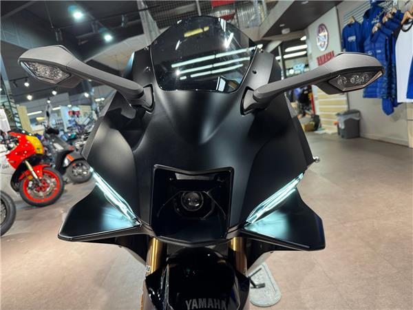 2025 YAMAHA YZF-R9