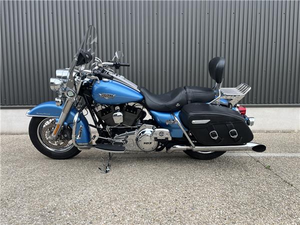 2011 HARLEY-DAVIDSON ROAD KING