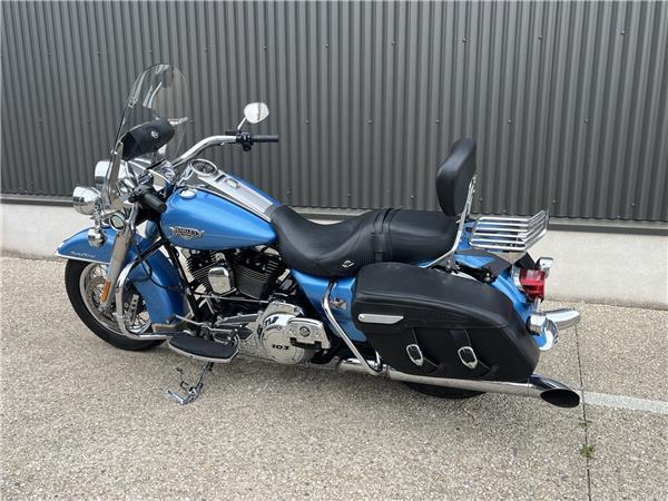 2011 HARLEY-DAVIDSON ROAD KING