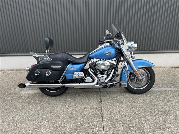 2011 HARLEY-DAVIDSON ROAD KING