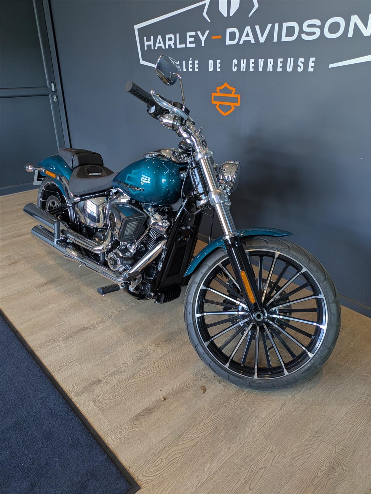 2026 HARLEY-DAVIDSON BREAKOUT
