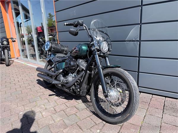 FXBB Softail Street Bob Custom Bike