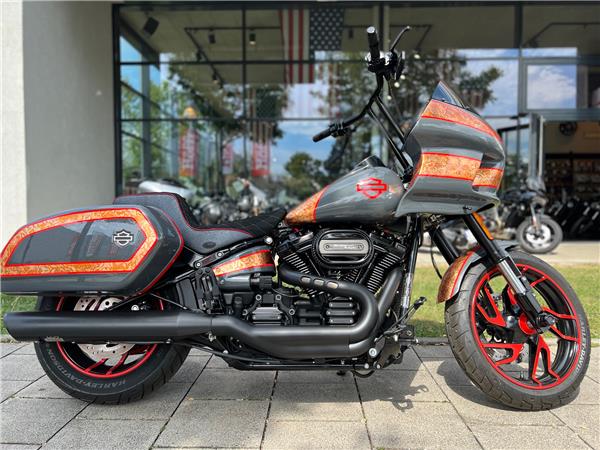 FLSB Softail Sport Glide Clubstyle Custom Umbau