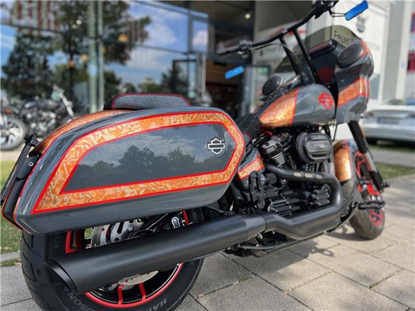 FLSB Softail Sport Glide Clubstyle Custom Umbau