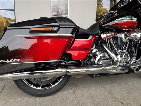 FLHXSE CVO Street Glide mit Jekill&Hyde Auspuff