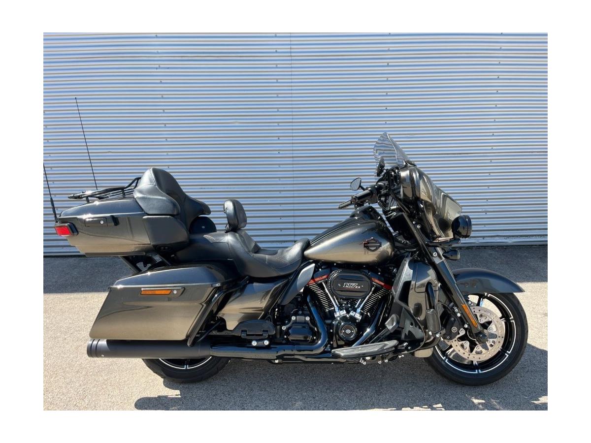 2018 Harley-Davidson CVO Ultra Limited FLHTKSE