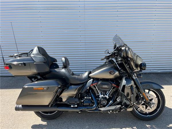 2018 Harley-Davidson CVO Ultra Limited FLHTKSE
