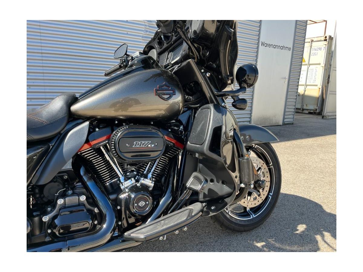 2018 Harley-Davidson CVO Ultra Limited FLHTKSE