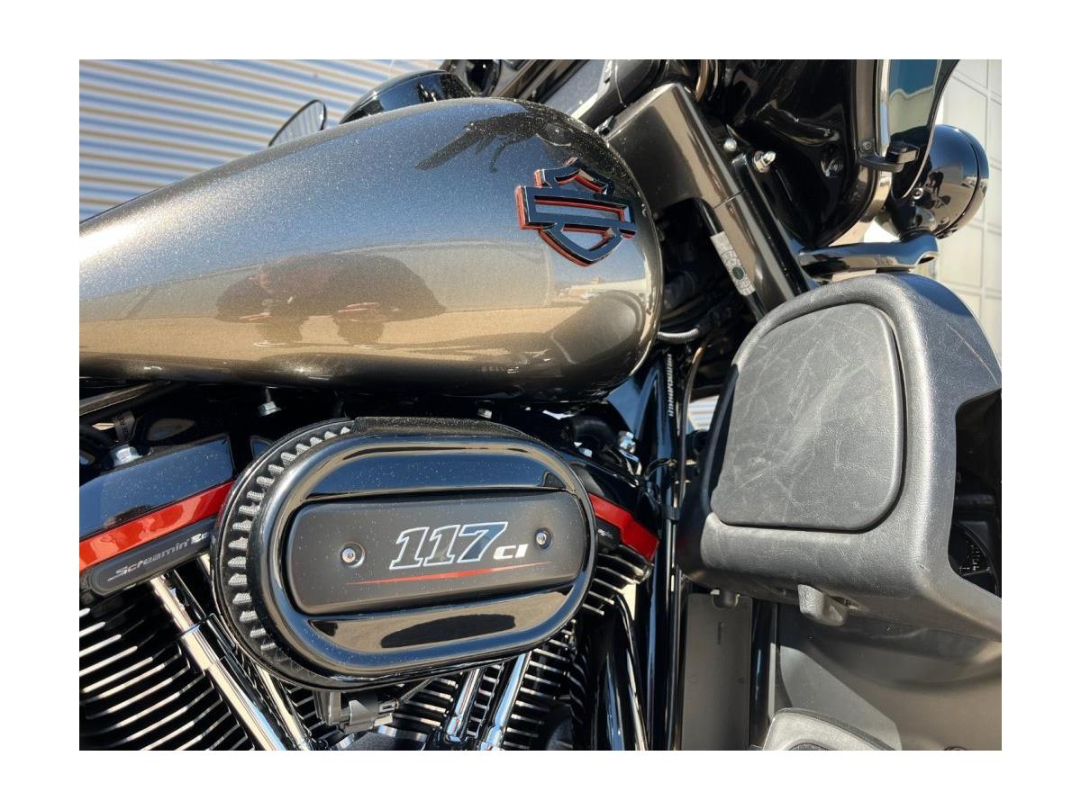 2018 Harley-Davidson CVO Ultra Limited FLHTKSE