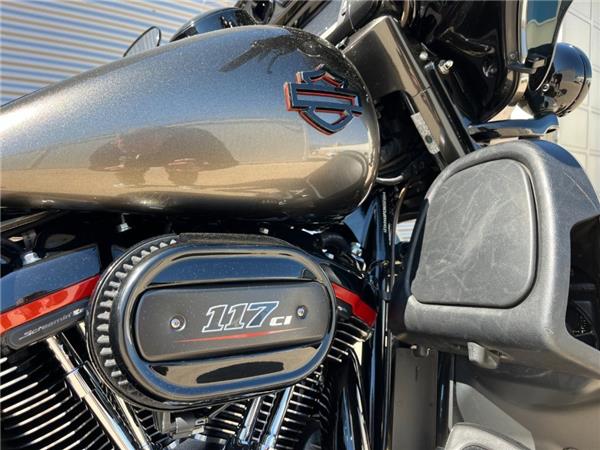 2018 Harley-Davidson CVO Ultra Limited FLHTKSE