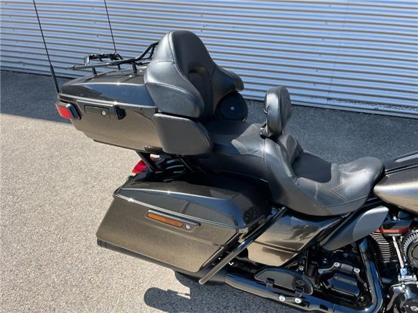 2018 Harley-Davidson CVO Ultra Limited FLHTKSE