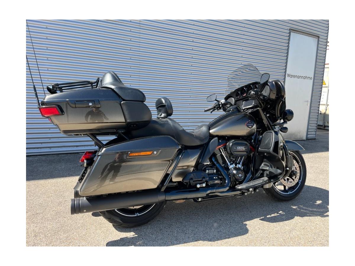 2018 Harley-Davidson CVO Ultra Limited FLHTKSE