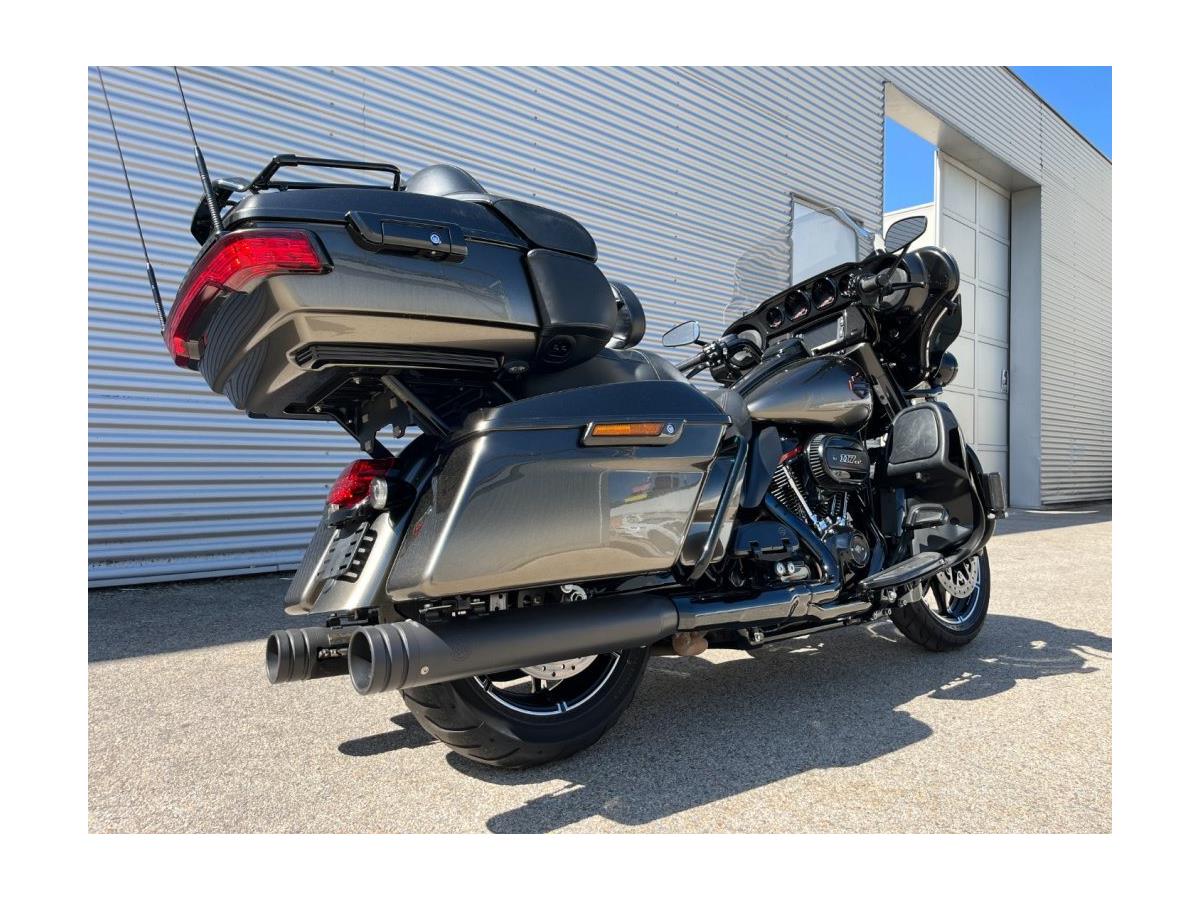 2018 Harley-Davidson CVO Ultra Limited FLHTKSE